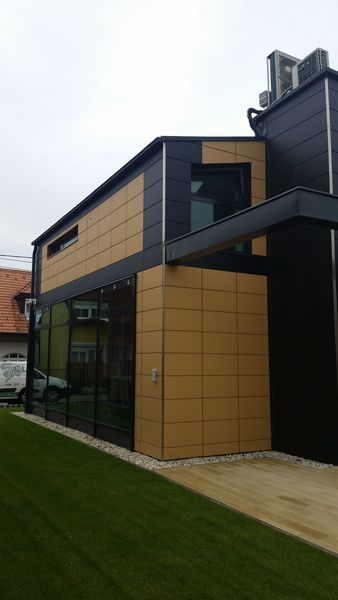 Tonality szerelt, átszellőztetett kerámia homlokzatburkolat és árnyékolástechnika