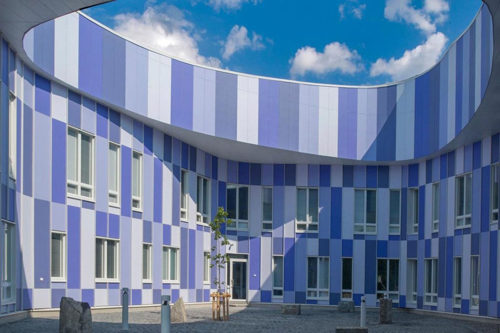 SKANFAS szerelt átszellőztetett szálcement homlokzatburkolat